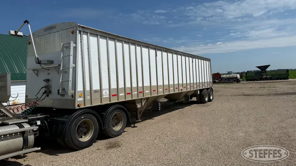 2000 Cornhusker 800 Hopper Bottom Trailer
