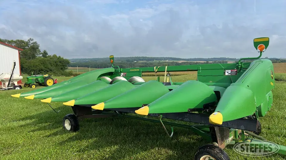 2010 John Deere 606C Corn Head