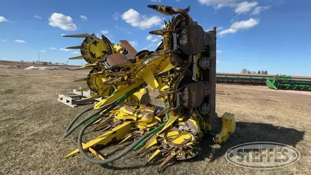 2012 John Deere 690