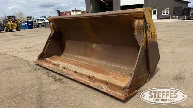 CAT 4-in-1 wheel loader bucket