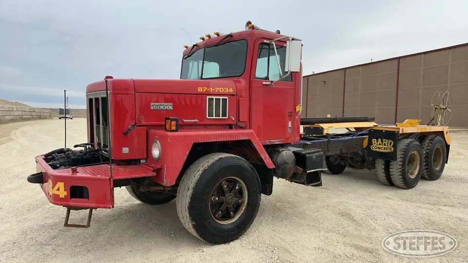 1987 International Paystar 5000 Cab and Chassis Truck
