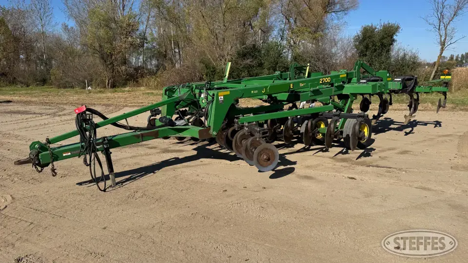 John Deere 2700 Ripper