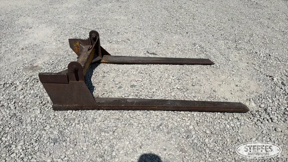 3 pt. bale carrier Tractor Loaders and Attachment