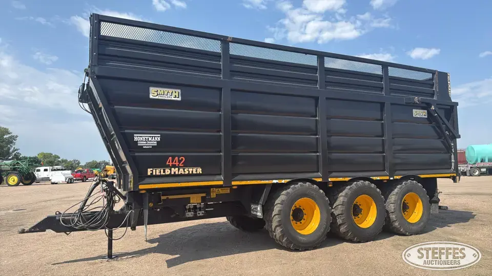 2018 Smyth FieldMaster 26 Super Cube Forage Wagon