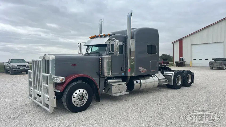 2019 Peterbilt 389 Conventional Truck with Sleeper