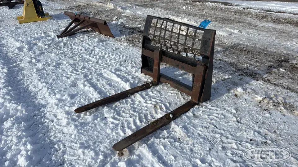 CAT pallet forks Skid Steer Fork