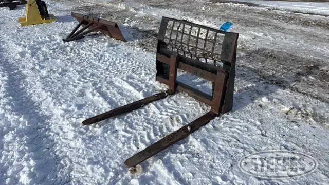 CAT pallet forks