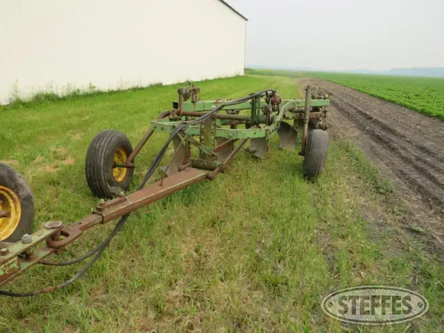 John Deere 3100