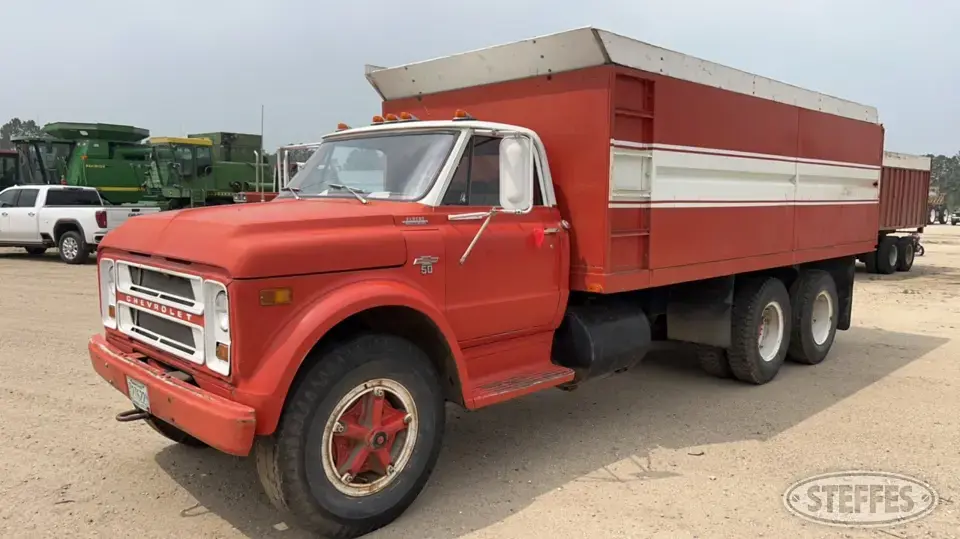 Chevrolet 50 Tandem Boxed Truck