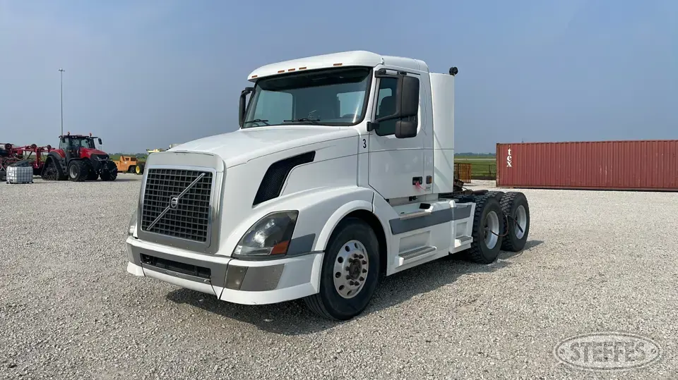 2004 Volvo VN Conventional Truck without Sleeper
