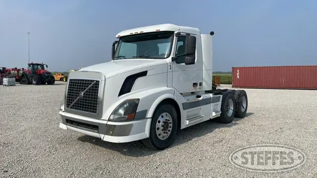 2004 Volvo VN
