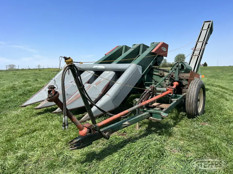 New Idea Super Picker 328 Pull-Type Harvester
