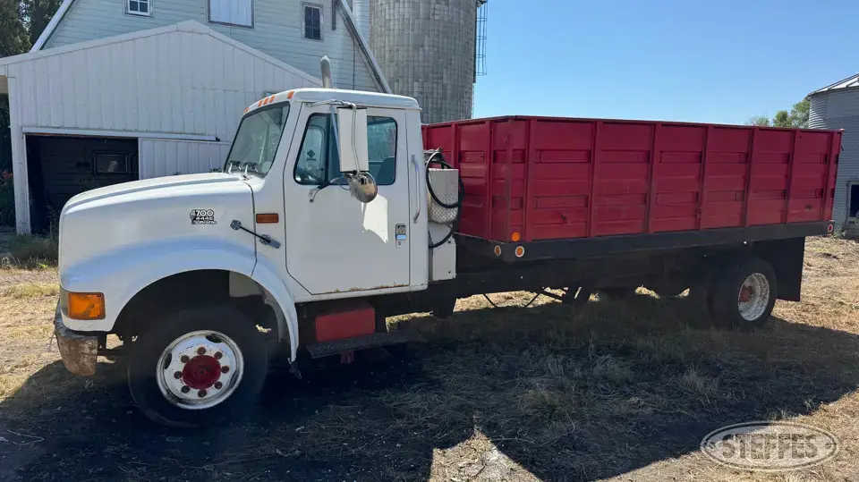 2000 International 4700 Grain Truck