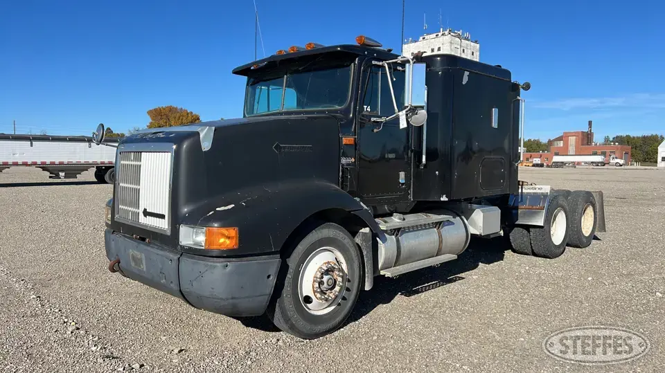 1993 International 9200 Conventional Truck with Sleeper