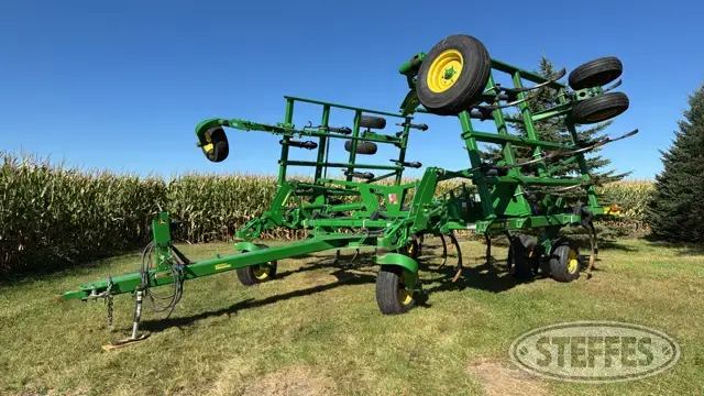 2013 John Deere 2410