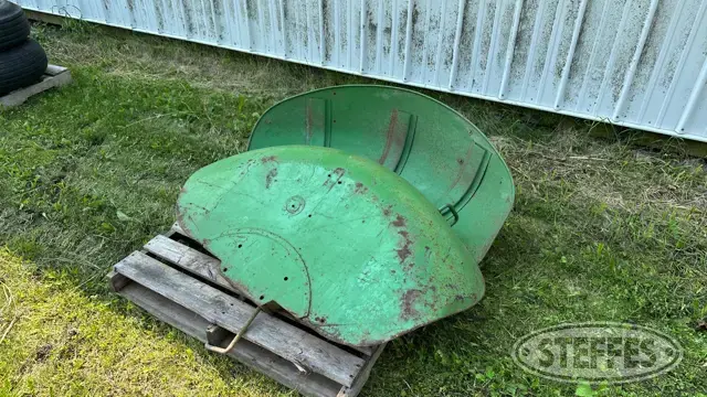 John Deere 4020 rear fenders