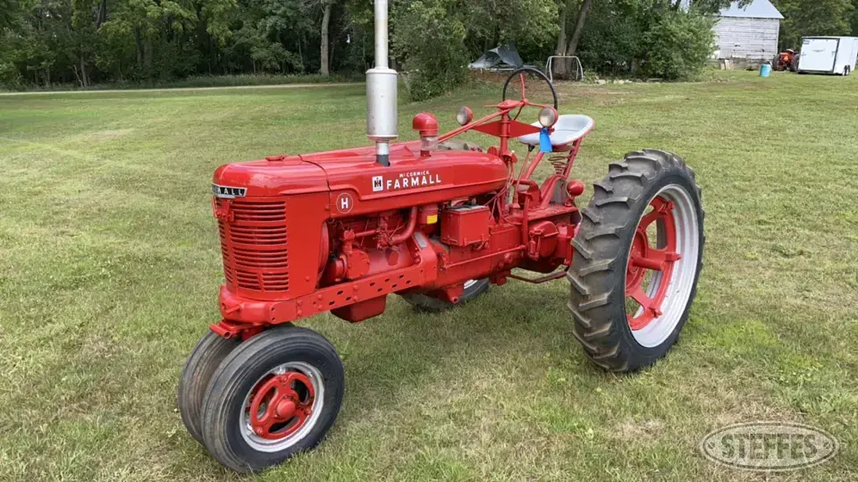 Farmall H 2WD Tractor