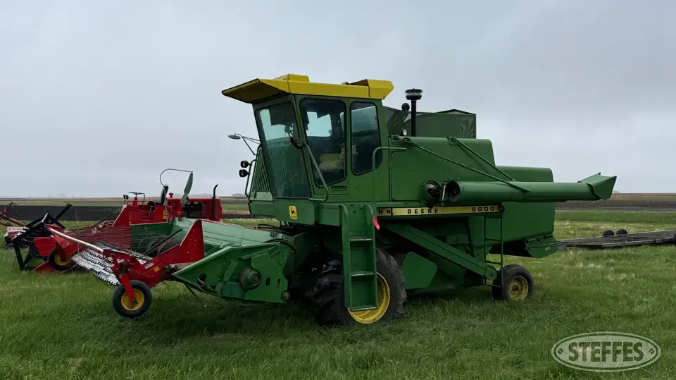 1973 John Deere 6600 Combine