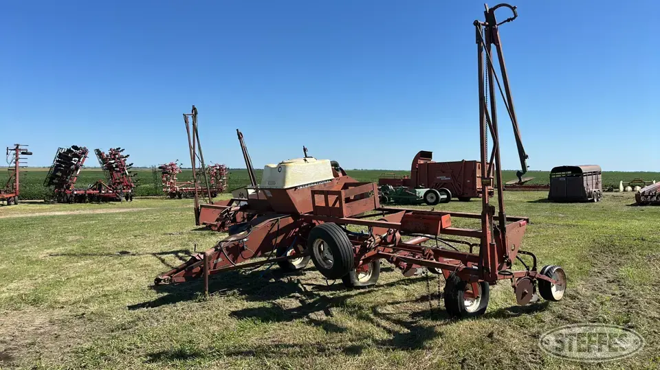 International Cyclo Air 400 Less Than 12 Row Planter