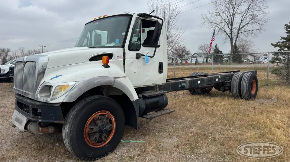 2007 International WorkStar 7300 Cab and Chassis Truck
