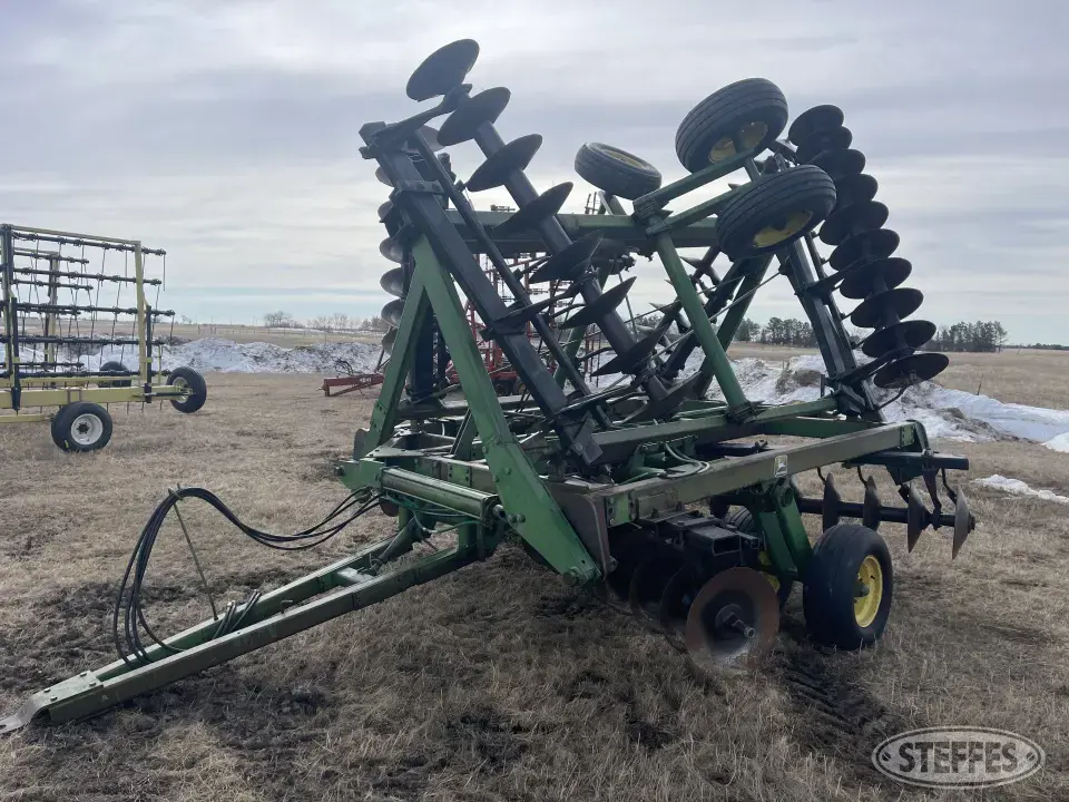 John Deere 331 Disc