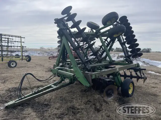 John Deere 331