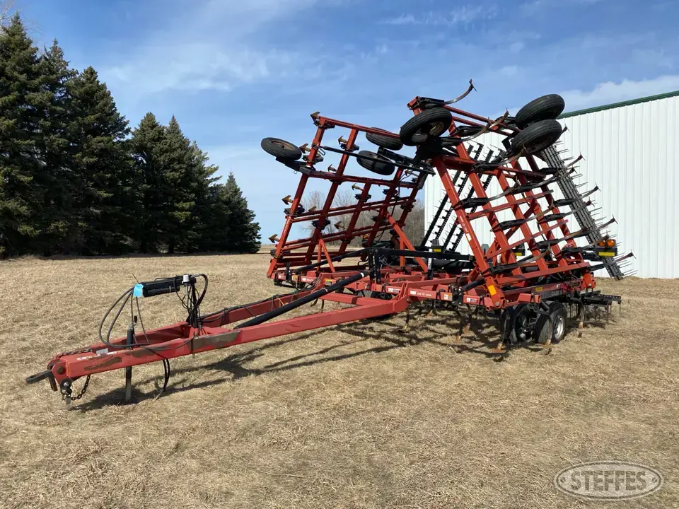 Case IH TigerMate II Field Cultivator