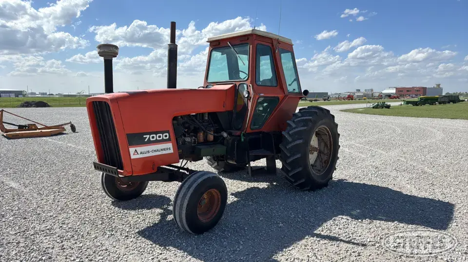 Allis-Chalmers 7000 2WD Tractor