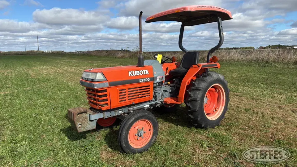 Kubota L2500 2WD Tractor