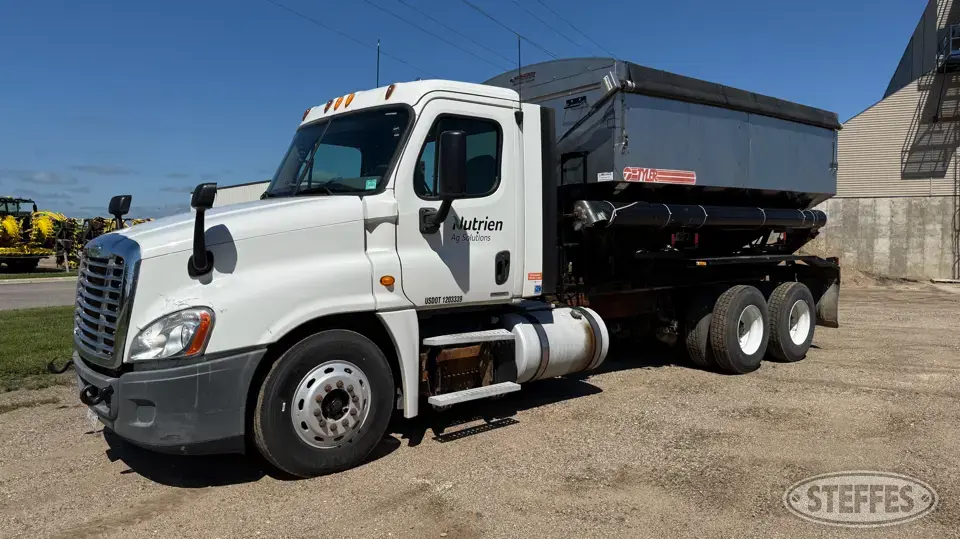 2012 Freightliner Cascadia 125 Tender Truck