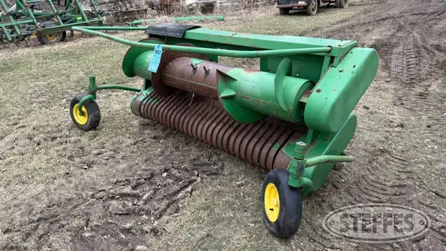 John Deere pickup head