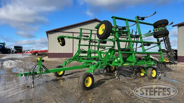 2011 John Deere 2410