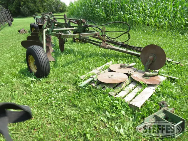 John Deere 3100