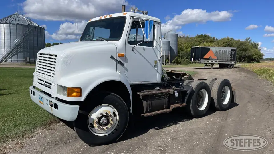 1991 International 8100 Conventional Truck without Sleeper