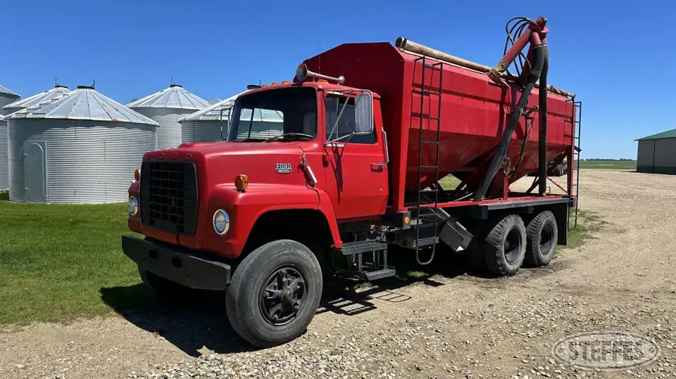 1982 Ford 8000 Tender Truck