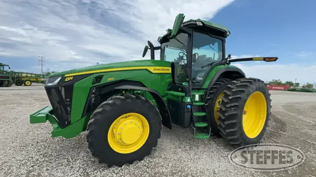 2023 John Deere 8R 250