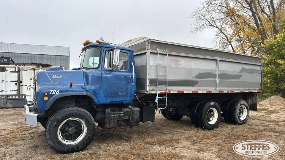 1986 Mack DM688S Grain Truck