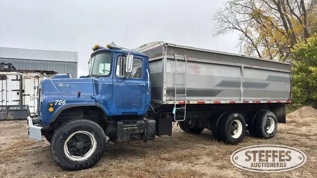 1986 Mack DM688S