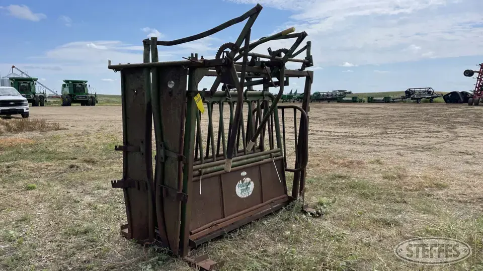 Powder River Squeeze Chute