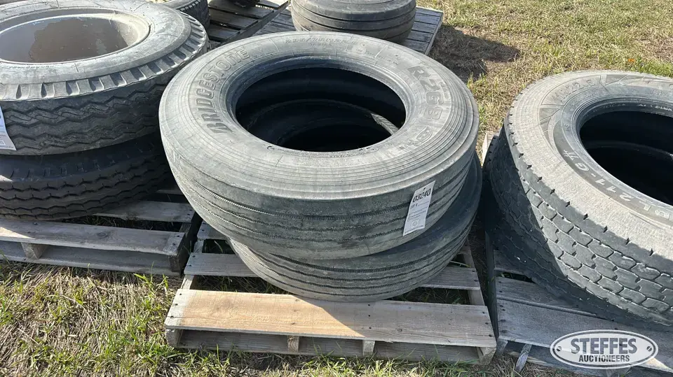 (2) 295/75R22.5 tires Truck Tire