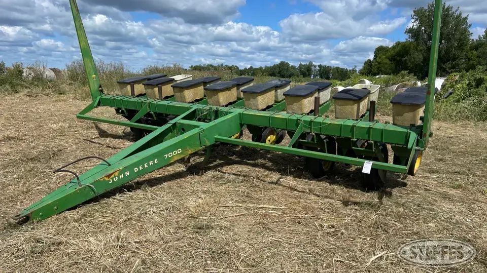 John Deere 7000 Less Than 12 Row Planter
