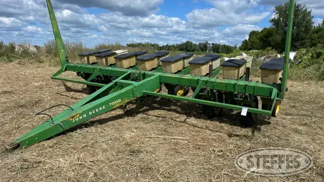 John Deere 7000