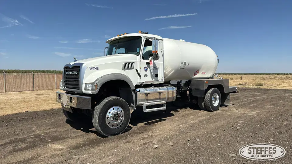 2015 Mack GU432 Granite Specialty Truck