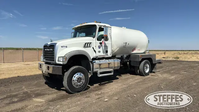 2015 Mack GU432 Granite
