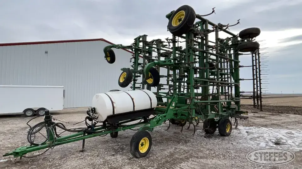 John Deere 2200 Field Cultivator