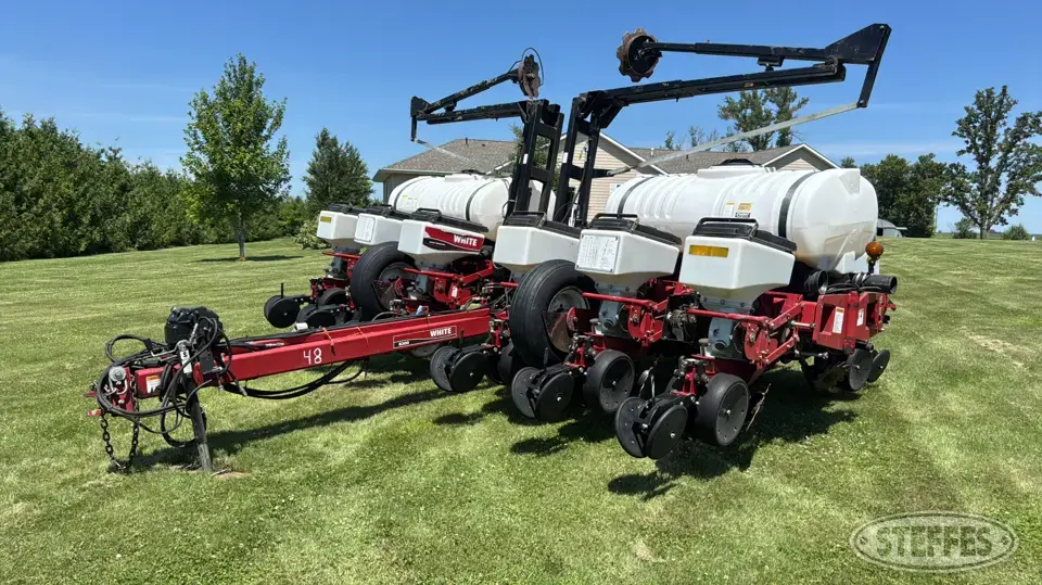 White 8200 12 or More Row Planter