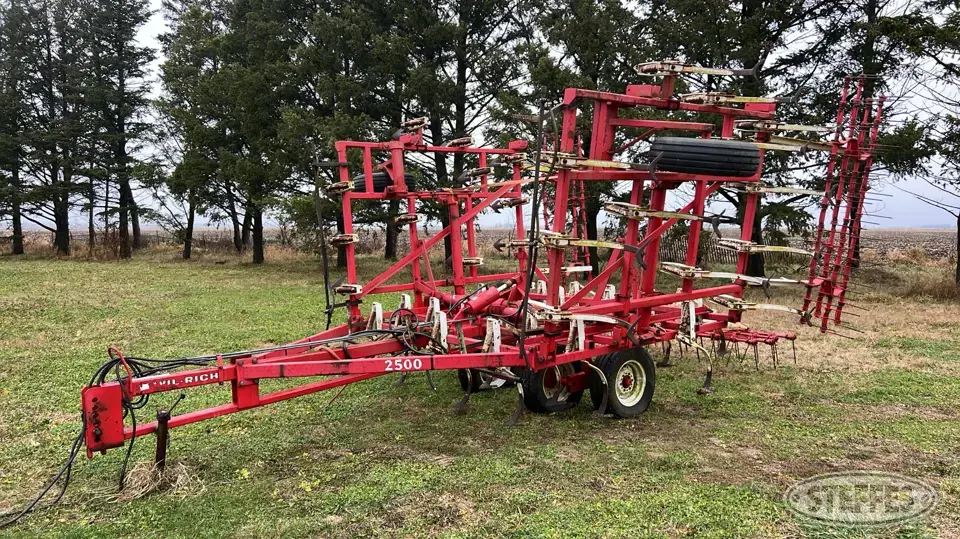 Wil-Rich 2500 Field Cultivator
