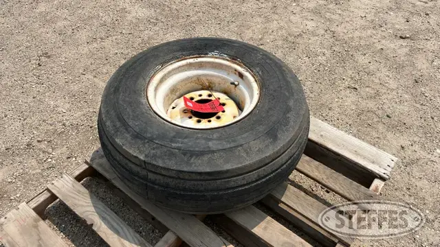 Armstrong 12.5L-15 tire