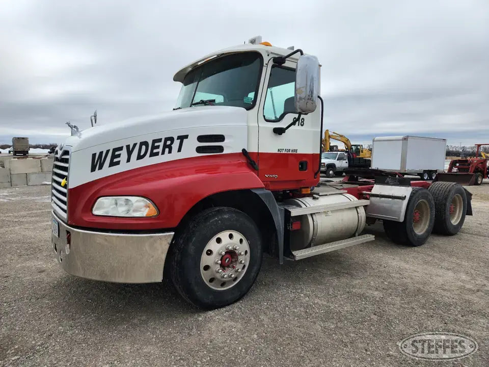 2007 Mack CXN613 Vision Conventional Truck without Sleeper