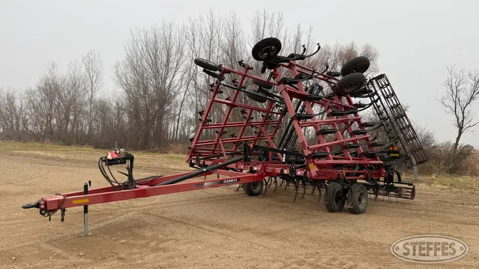 Case IH Tiger-Mate 200 Field Cultivator